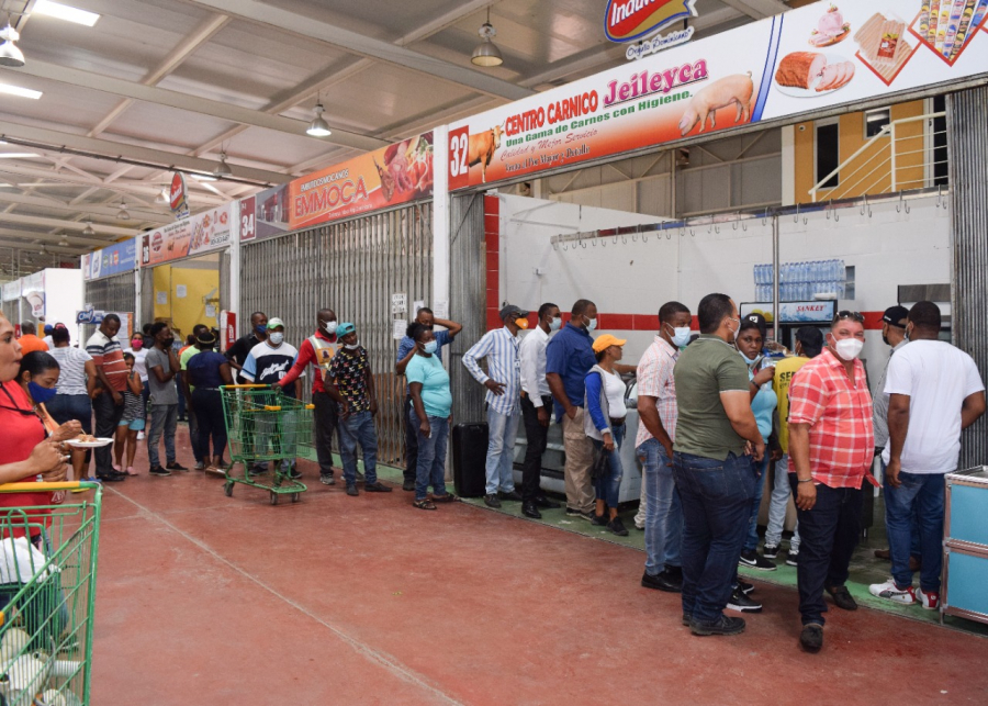 Comerciantes del Merca Santo Domingo incentivan ventas de carne de cerdo con degustación gratuita