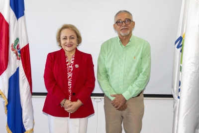 Sócrates Díaz Castillo recibe visita de embajadora de El Salvador