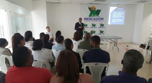 Servidores Públicos de MERCADOM, reciben capacitacón del MAP
